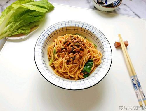 你的育儿经：1岁宝宝面条辅食，营养好吃卖相佳，宝宝连汤汁都吃光