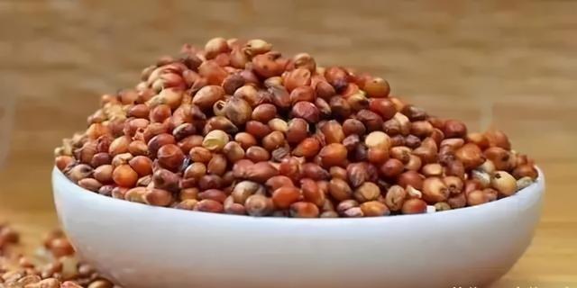 为何名酒和普通白酒价格差这么多？今天说说一瓶酒的成本构成