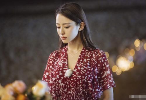 形同陌路|都羡慕吉娜身材好颜值高,谁又注意过她的脚踝?看了叫人心疼哭了