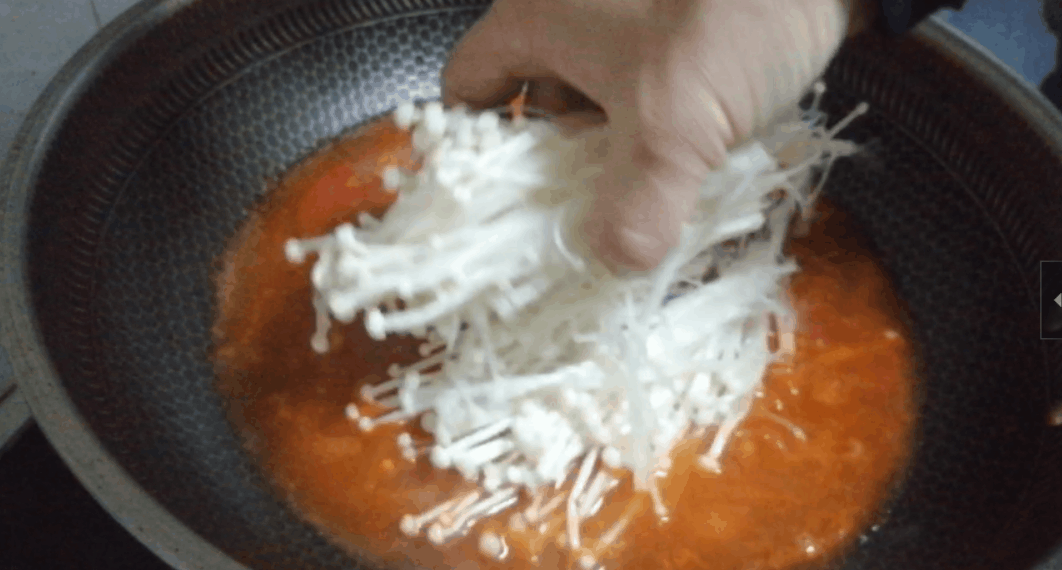 大饼放2天，又干又硬，扔了可惜，用这办法，秒变美味