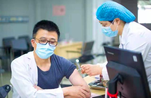 接种|“我已打疫苗，有效性很好！”宁光院士：4月中旬瑞金医院实现全员“应种尽种”