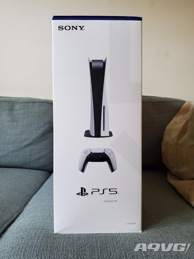 PS5主机外包装展示及DualSense手柄的开箱