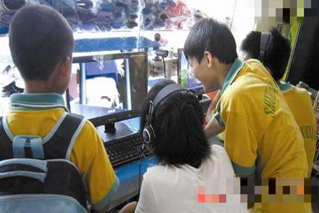 「你的育儿经」父母疏忽，14岁少女长期接触“光盘”两次怀孕，以身作则很重要