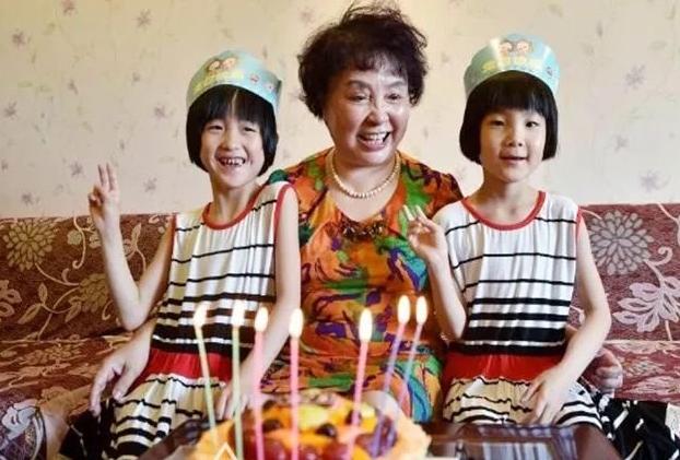 超级宝妈|都是6旬产妇，67岁生子的田女士和60岁产女的盛海琳，现状差太多