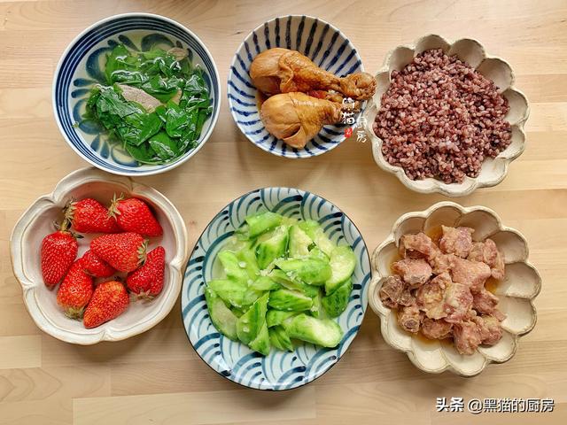 #你的育儿经#晒晒一线城市普通家庭母女俩的午餐，不精致但用心，孩子长个快