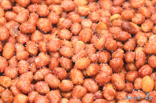 少逛街多做菜！大厨分享油炸花生米技巧，记住3个要点，香酥爽脆