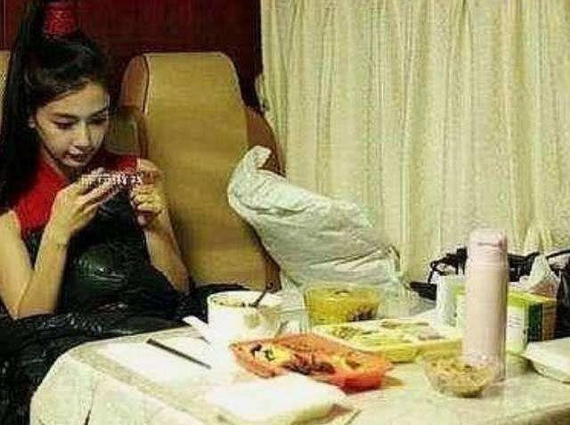 流年不诉|明星片场吃饭：张一山最惨，刘德华最敬业，杨颖待遇最舒服