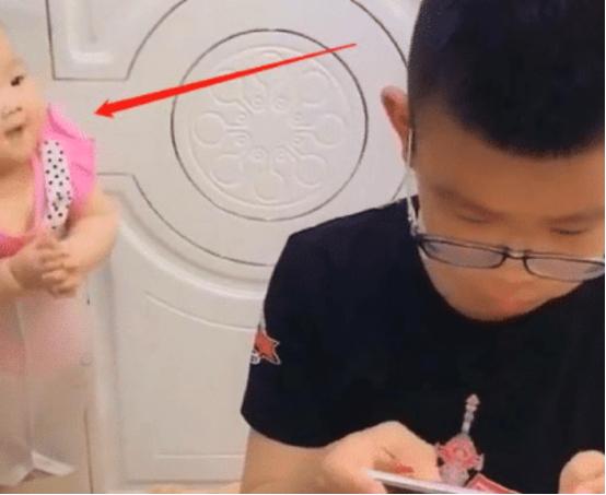 你的育儿经：“最懒舅舅”走红，为玩游戏“封印”外甥女，网友：是个人才