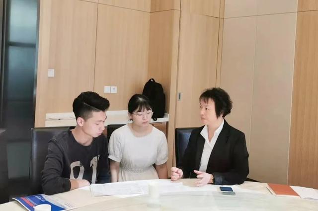 丁亚|从打杂实习生到总经理！金山这位美食家一个面团揉了32年