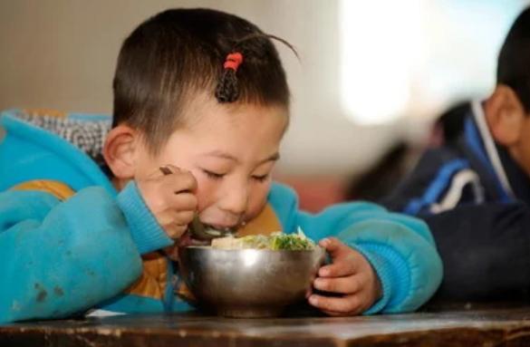 你的育儿经：常吃3种早餐，让娃身体慢慢“死机”，伤脾难发育，家长快停手
