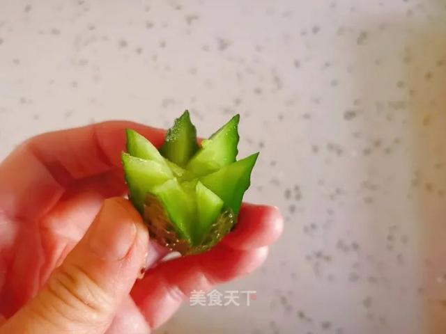 草莓水果盘：缤纷的色彩让人心旷神怡