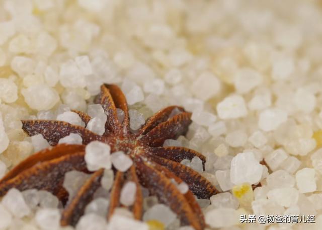 盐焗鸡这样做还是第一次见，软嫩营养，鲜香味美，家中孩子特爱吃