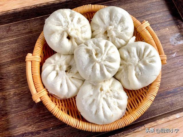 不管蒸包子还是馒头，和面时多加1个小，出锅蓬松暄软，还不塌陷