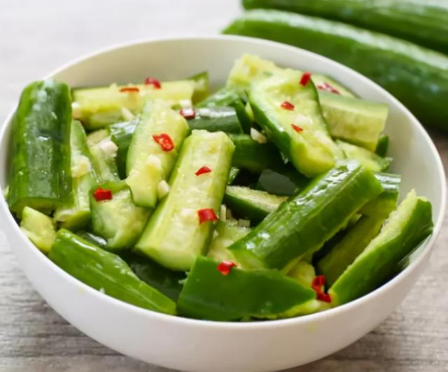 记住这两招，教你制作又脆又爽口的腌黄瓜