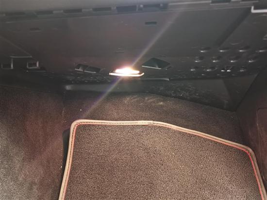 小蜜疯汽车:副驾驶挡板不全 需要担心安全性吗?