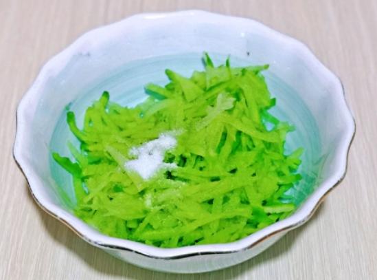 冬至快到了，自己在家包的水饺，皮薄馅大鲜美多汁