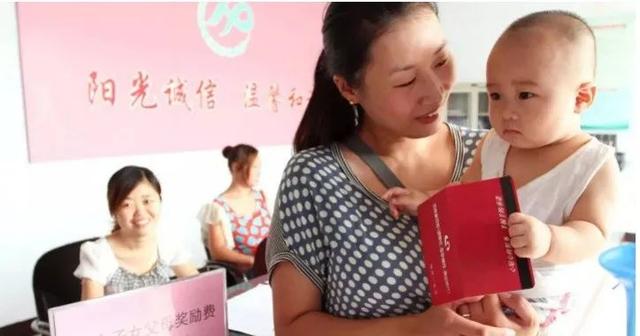 烟雨萌萌:用不了5年, 生二胎和不生二胎的家庭将面临这两大问题, 很扎心