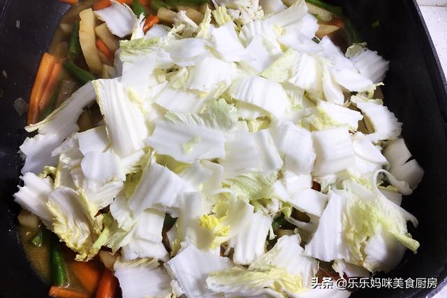 冬至前后，常吃此菜，不用放肉也很香，冷天烩一锅，暖和下饭