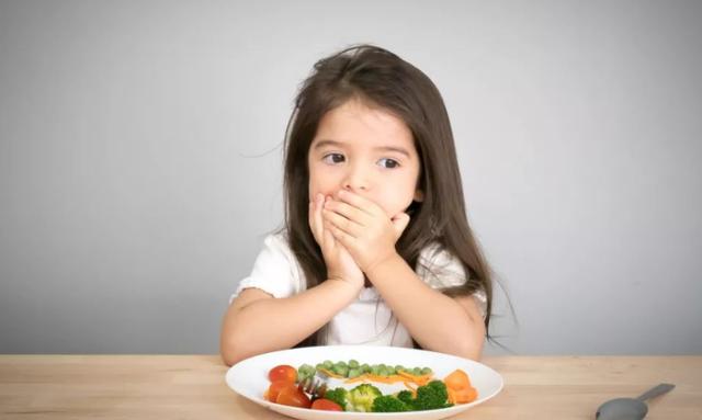 「你的育儿经」分享:奶奶带娃5年,只用这1招,孩子从未积食,吃饭香个子高
