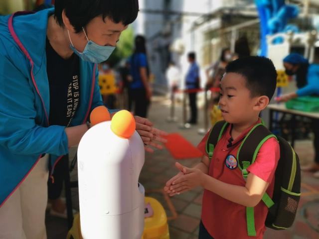 超级宝妈|洗手消毒、体温检测，天桥区实验幼儿园萌娃复学入园有秩序