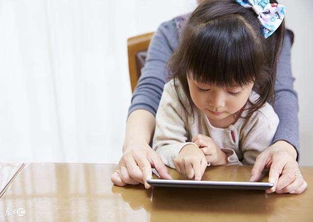 超级宝妈:尴尬!当孩子上网课遇到内涵广告弹窗,爸妈该如何安抚孩子好奇心