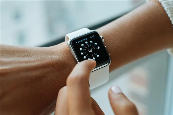 「环球网」苹果新专利曝光:Apple Watch机身将采用陶瓷纤维材料