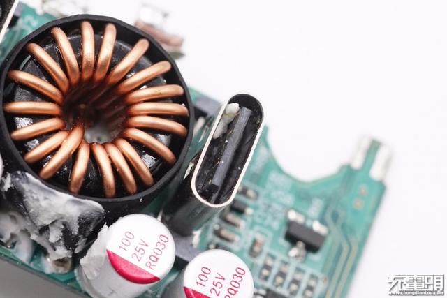 联想90W双C口氮化镓快充拆解，双口45W快充，内部设计爱了