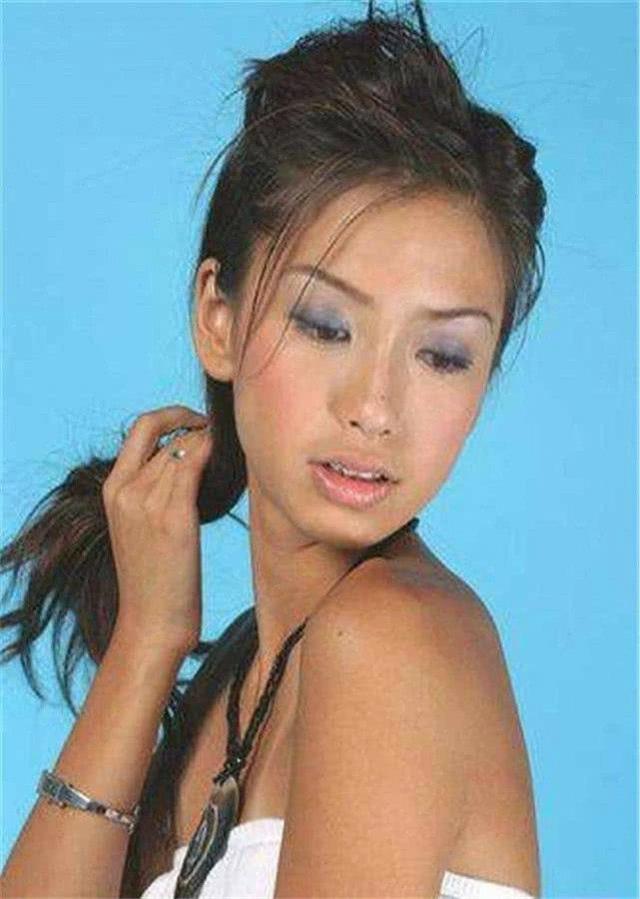 娇软甜伤|赵丽颖16岁，迪丽热巴16岁，鞠婧祎16岁，看到baby：黄晓明赚大了