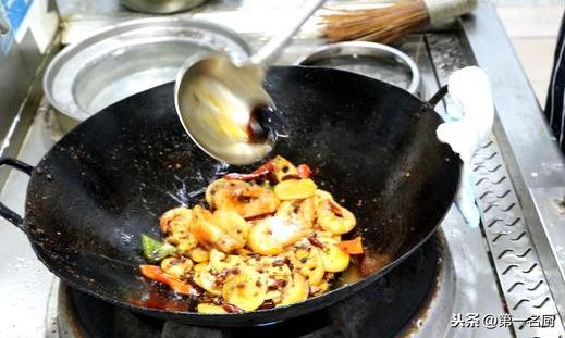 豆瓣酱|大厨教你麻辣香锅的家常做法，荤素搭配要啥有啥，香辣十足又营养