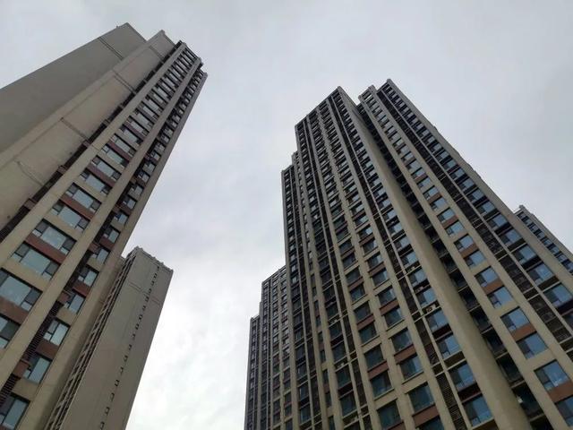 你的育儿经|痛心!一男童25楼不幸坠亡