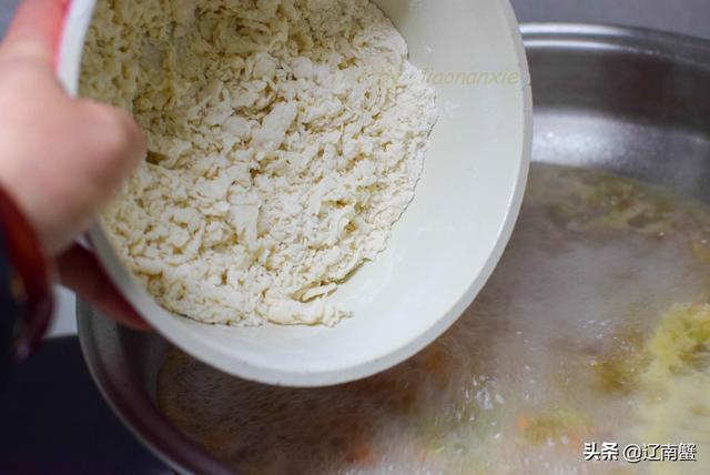 冬季喝汤最养人，常给家人喝这汤，便宜又鲜美，热乎乎特暖胃