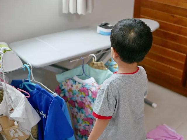 超幸福一家|孩子做家务该不该奖励零花钱？这2种情况给钱是害他