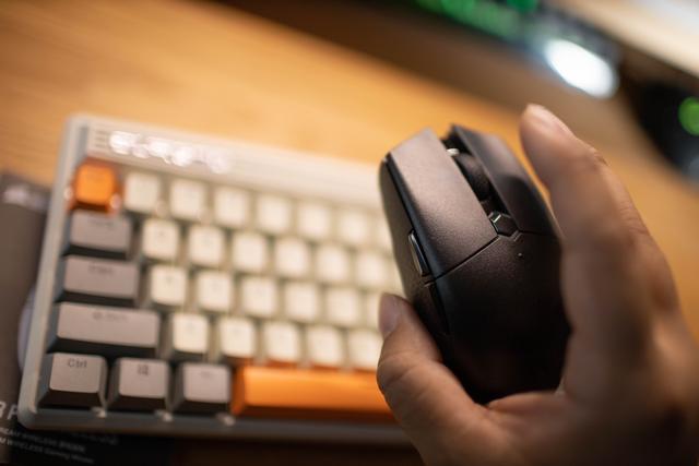 均衡的无线双模游戏鼠标，KATAR PRO WIRELESS