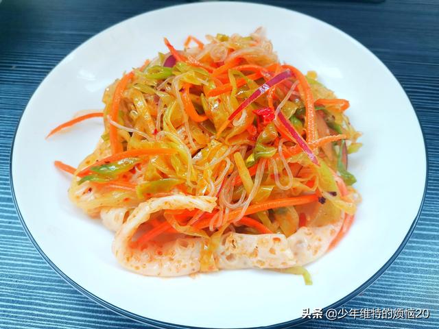 大雪后，这道凉拌菜别错过，5种食材，简单一拌，酸辣爽口又解腻