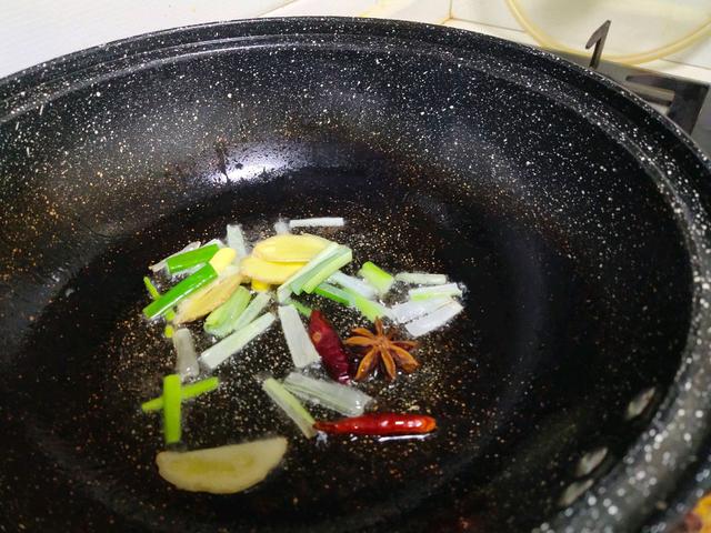 降温了，给家人炖一锅这道菜，便宜又好吃，吃完浑身热乎