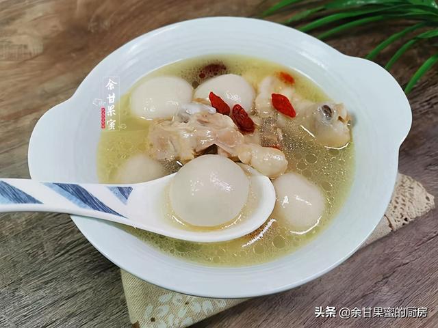 鸡汤芋圆，芋圆无馅无糖，软糯Q弹，一碗下肚暖胃暖身