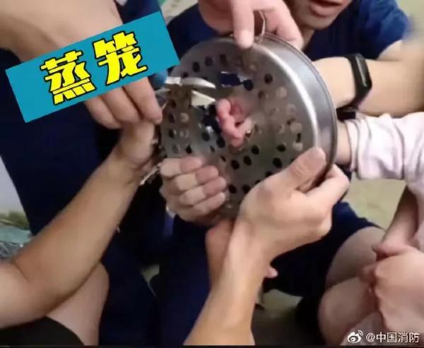 【光明网】心疼！3岁女娃，手掌卷入跑步机……“熊孩子”的花样被卡