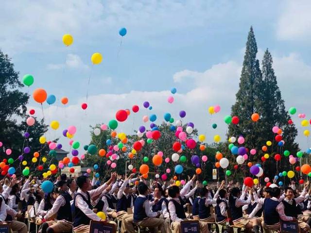 学校|首次家长会在重高举行！杭州这所民办高中的学生为何能享受重高待遇？