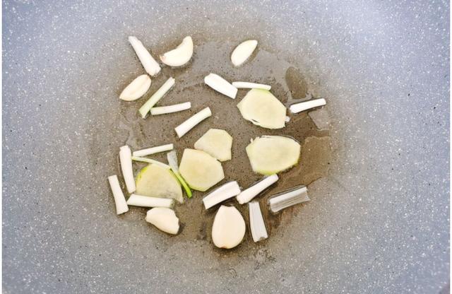 何老师同款麻辣烫，在家get起来，冬天就要吃点热乎的