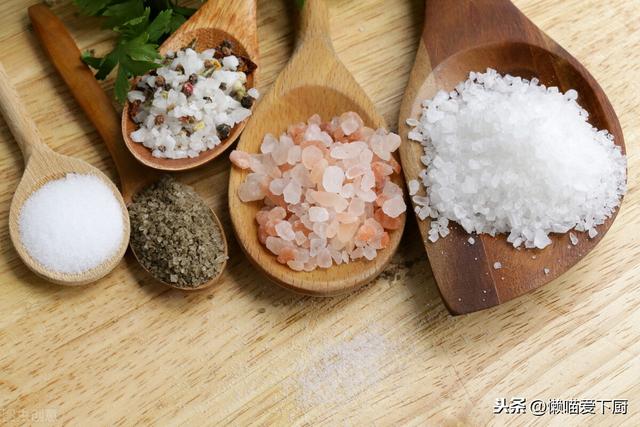 买食盐，选“低钠盐”还是普通盐？原来区别这么大，学会别挑错了
