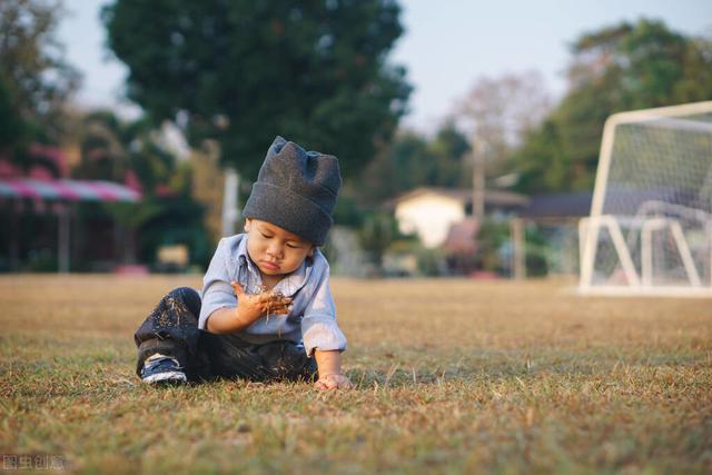 孩子走路频繁摔倒，要考虑检查“视觉功能”，2招教你锻炼娃