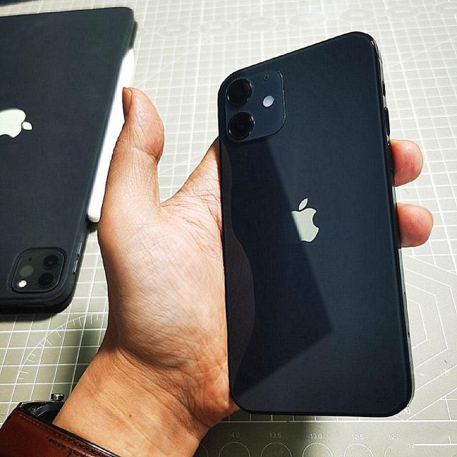 iPhone12系列预约量已经破百万，一边说坏话，一边真香？