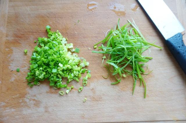 鸡腿这样做，比白斩鸡还好吃，又鲜又嫩，端上桌都抢着吃