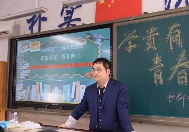 这所学校召开“爸爸去哪儿”，全体西装难得一见，效果立竿见影