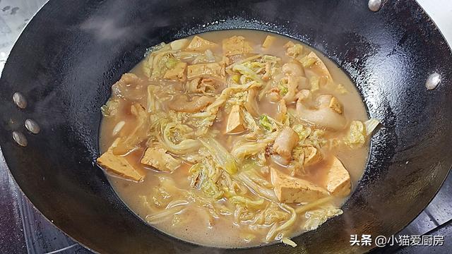 “白菜炖豆腐”这么做，口感味道都很不错，大人小孩子都爱吃