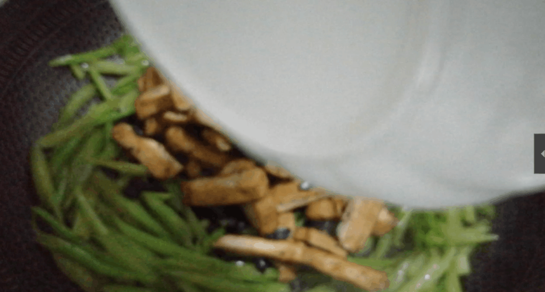 香干和什么搭配好吃？看看这味绿叶食材，成菜后香气扑鼻味美下饭