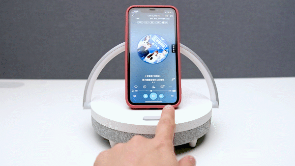 THE9刘雨昕教你玩转台灯，能无线充电还当音箱的智能感应台灯