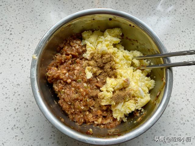 白菜包饺子要不要焯水？传统老做法告诉你这样做，鲜嫩多汁营养高