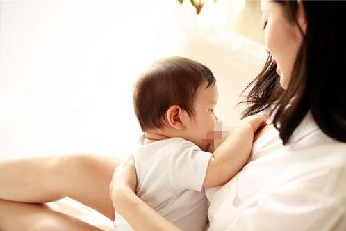 超级宝妈@95后宝妈攒了10袋母乳送闺蜜，却被转手丢掉：宁愿给孩子喝奶粉