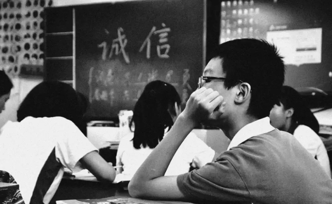 「夏以乔木」妈妈给厌学儿子的信看哭无数人：读书很苦, 但不读书更苦